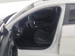 Hyundai Elantra 1.5L CVT Luxury - ფოტო 9