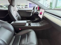 Tesla Model Y Rear-Wheel Drive - ფოტო 17