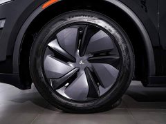 Tesla Model Y Rear-Wheel Drive - ფოტო 12
