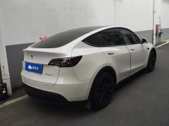 Tesla Model Y Rear-Wheel Drive - ფოტო 3
