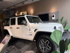 Jeep Wrangler New Energy Four-Door 2.0T 4xe Sahara - ფოტო 10