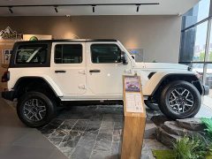 Jeep Wrangler New Energy Four-Door 2.0T 4xe Sahara - ფოტო 3