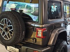 Jeep Wrangler 2.0T Sahara Four-Door - ფოტო 9
