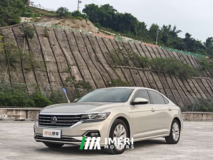 Volkswagen Passat Facelift 330TSI Elite National VI