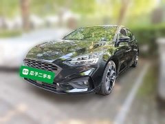 Ford Focus Hatchback EcoBoost 180 Automatic ST Line - ფოტო 1