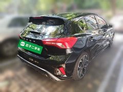 Ford Focus Hatchback EcoBoost 180 Automatic ST Line - ფოტო 4