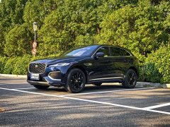 Jaguar F-PACE 250PS R-Dynamic SE - ფოტო 1