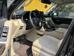 Toyota Land Cruiser (Imported) 2022 4.0L VX Middle East version - ფოტო 3