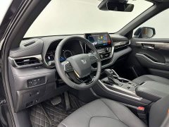 Toyota Crown Venza 2.5L HEV AWD Premium - ფოტო 11