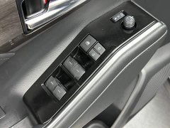 Toyota Crown Venza 2.5L HEV AWD Premium - ფოტო 13