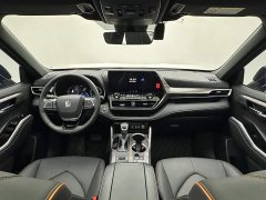 Toyota Crown Venza 2.5L HEV AWD Premium - ფოტო 16