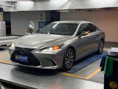 Lexus ES 300h Excellence Edition - ფოტო 1
