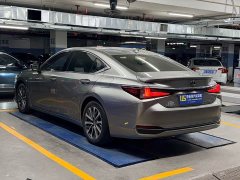 Lexus ES 300h Excellence Edition - ფოტო 3