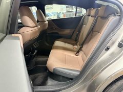 Lexus ES 300h Excellence Edition - ფოტო 5