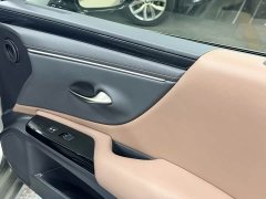 Lexus ES 300h Excellence Edition - ფოტო 7