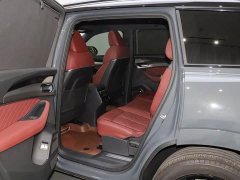 Audi Q6 45 TFSI quattro Shadow Warrior Edition 7-seater - ფოტო 12