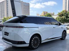 XPeng X9 Pure Electric 740 Extended Range Max - ფოტო 9