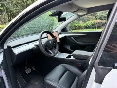 Tesla Model Y Rear-Wheel Drive - ფოტო 4