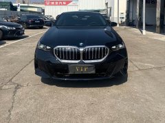 BMW 5 Series 530Li Luxury M Sport Package - ფოტო 2