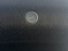 Tesla Model Y Rear-Wheel Drive - ფოტო 17