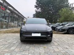 Tesla Model Y Rear-Wheel Drive - ფოტო 2