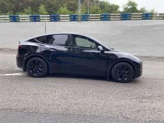 Tesla Model Y Standard Range RWD - ფოტო 14