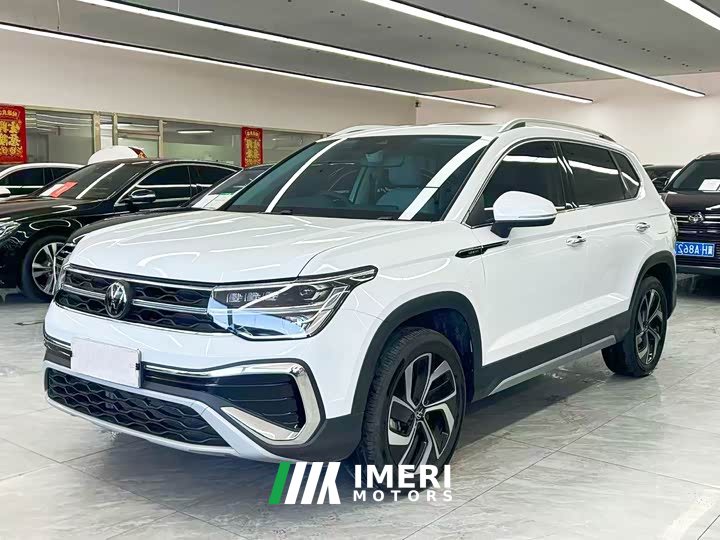 Volkswagen Touareg 300TSI Two-Wheel Drive Full Moon Edition