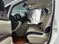 Buick GL8 Land Official Business Class 652T Comfort Edition - ფოტო 4