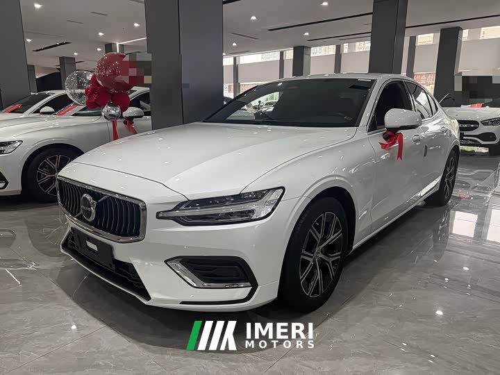 Volvo S60 B4 Smart Luxury Edition - ავტომობილი ჩინეთიდან