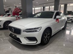 Volvo S60 B4 Smart Luxury Edition - ფოტო 1