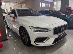 Volvo S60 B4 Smart Luxury Edition - ფოტო 3