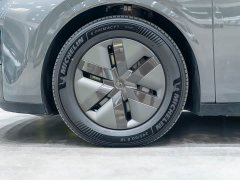 Li Auto Li Xiang MEGA Ultra - ფოტო 13