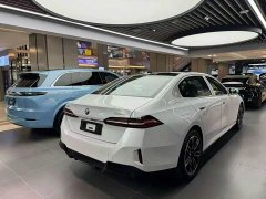 BMW 5 Series 525Li M Sport Package - ფოტო 3