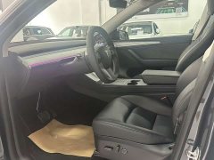 Tesla Model Y Long Range All-Wheel Drive - ფოტო 4