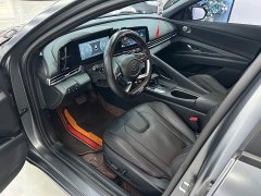 Hyundai Elantra 2022 1.5L CVT Luxury - ფოტო 4