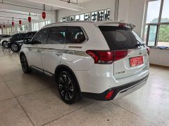Mitsubishi Outlander 2.4L AWD Radiance Edition 5-Seater - ფოტო 4