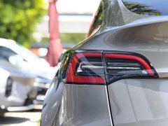 Tesla Model Y Long Range All-Wheel Drive - ფოტო 14