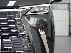 Lexus LM 500h Six-Seat Premium Edition - ფოტო 2