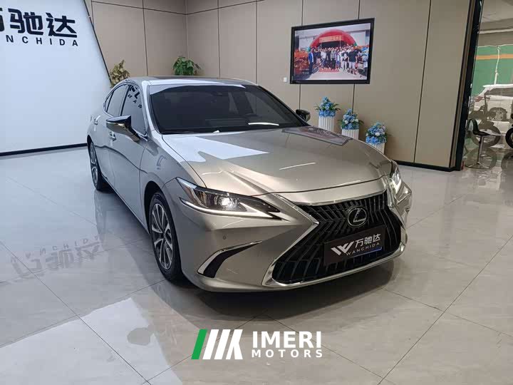 Lexus ES 300h Excellence Edition