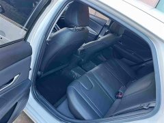Hyundai Elantra 1.5L CVT Luxury - ფოტო 5