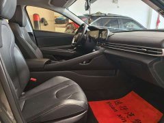 Hyundai Elantra 1.5L CVT Luxury - ფოტო 17