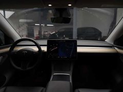 Tesla Model Y Standard Range RWD - ფოტო 10