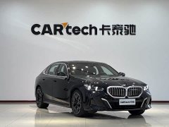 BMW 5 Series 530Li Luxury M Sport Package - ფოტო 3