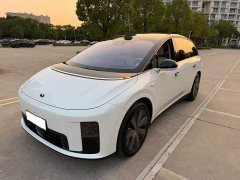 Li Auto i8 2025 Standard Edition - ფოტო 1