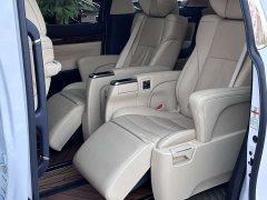 Toyota Alphard Hybrid 2.5L Luxury - ფოტო 13