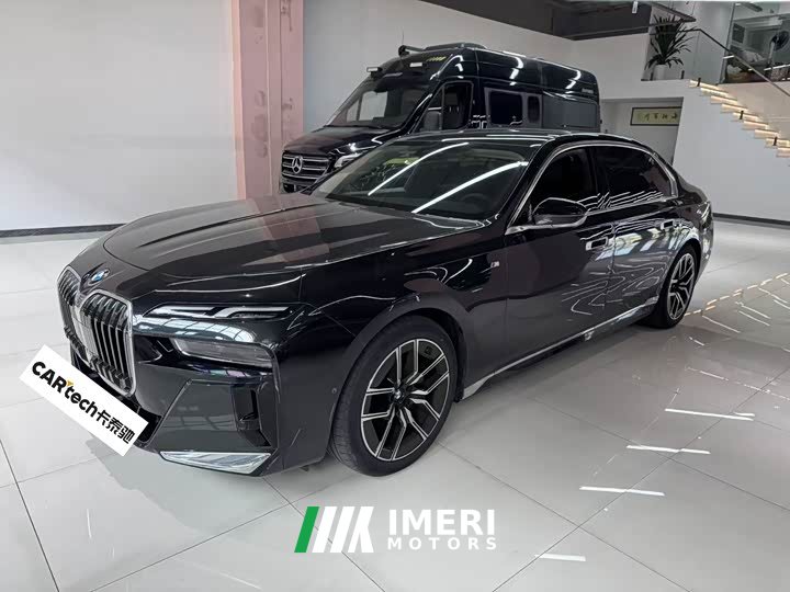 BMW 7 Series 2023 735Li M Sport Package - ავტომობილი ჩინეთიდან