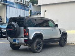 Land Rover Defender 110 P400 Dark Edition - ფოტო 17