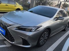 Lexus ES 300h Premium Edition - ფოტო 1