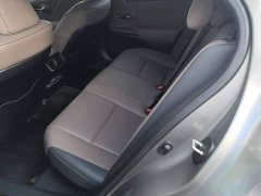 Lexus ES 300h Premium Edition - ფოტო 11