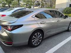 Lexus ES 300h Premium Edition - ფოტო 3